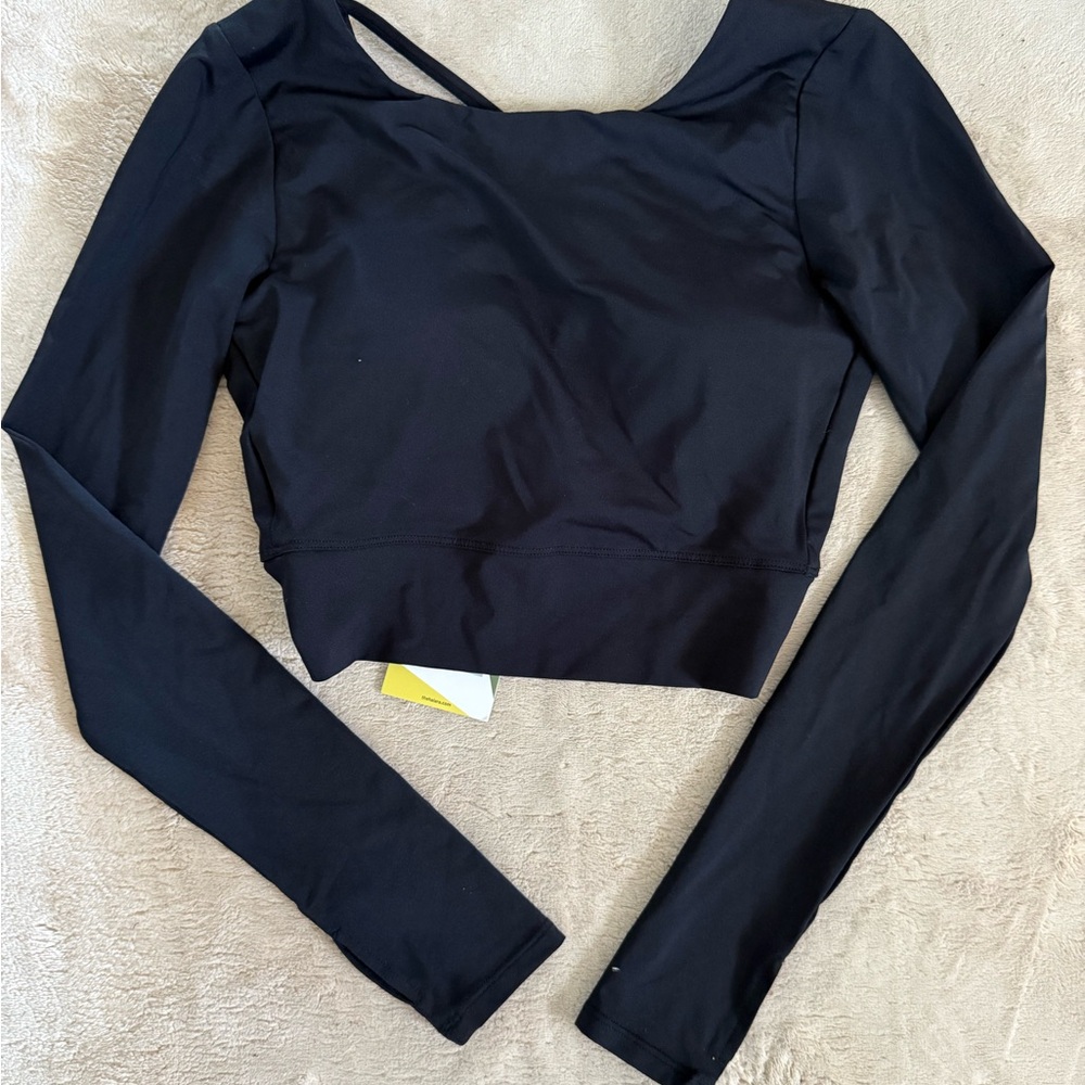 NWT 💪🏼🤸🏼Halara 🏋🏼Black Long Sleeve Cross Back Crop Top